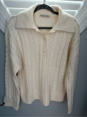 Abercrombie and Fitch ivory men’s mock neck cable knit sweater size small